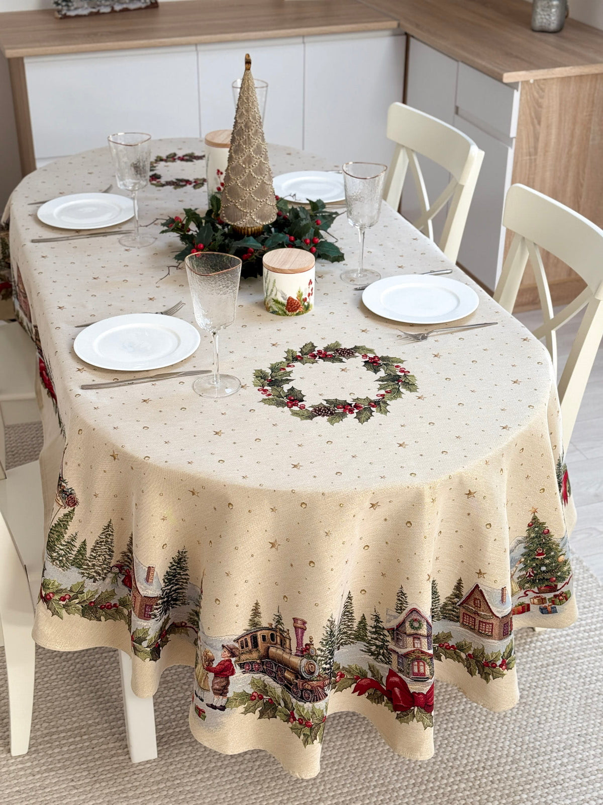 Christmas Oval Tablecloth «Christmas Wonderland» with golden thread - High quality tapestry