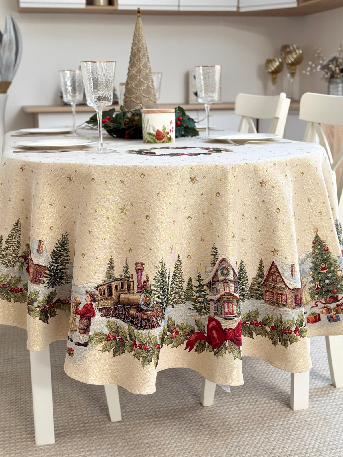 Christmas Oval Tablecloth «Christmas Wonderland» with golden thread - High quality tapestry