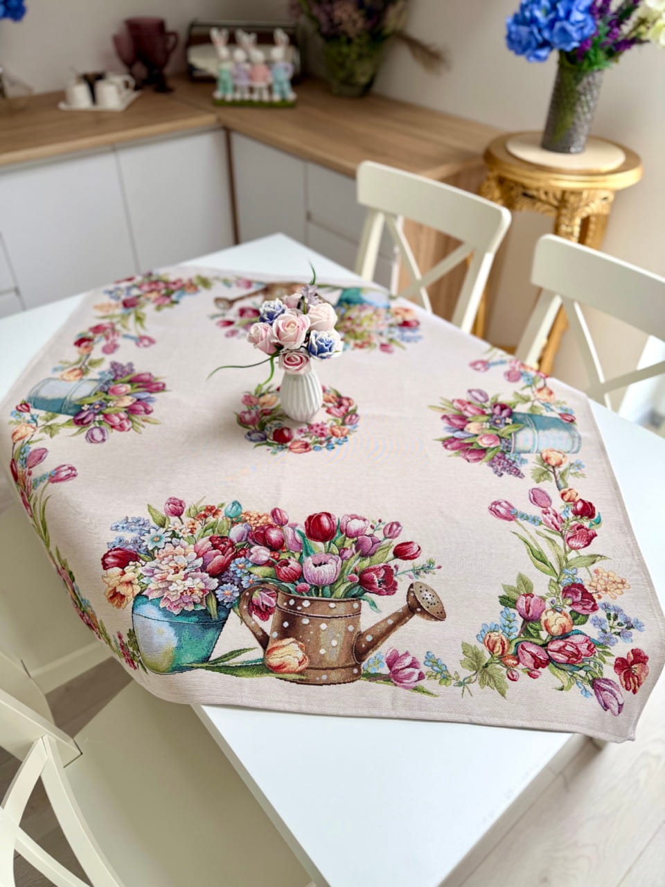 Square tablecloth «Tulip Bouquet» - Premium Tapestry - Textile4Family