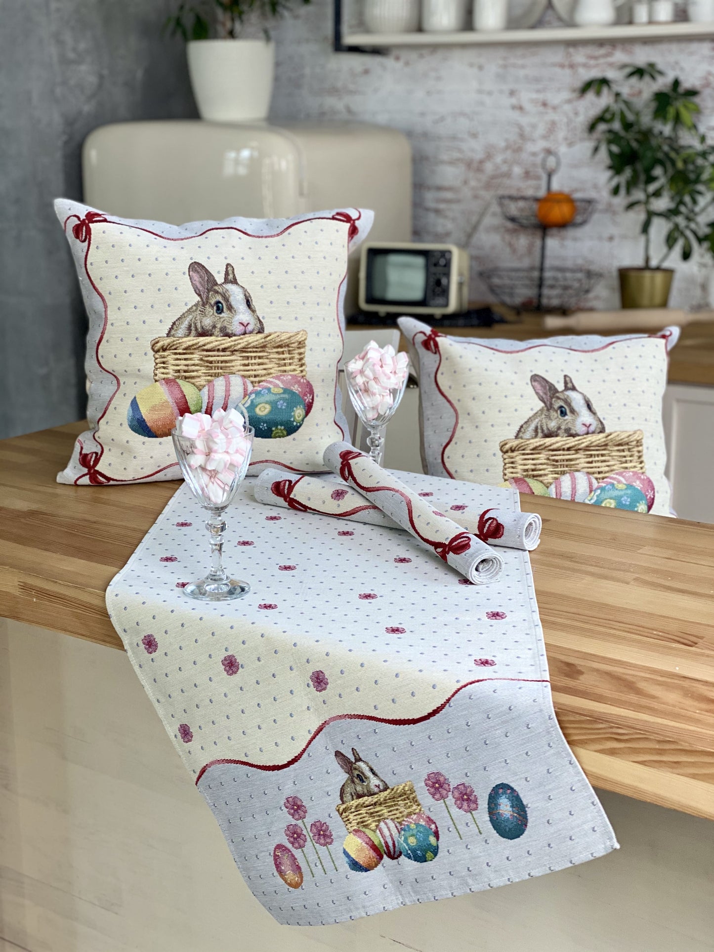 Easter tapestry table runner «Easter Basket»