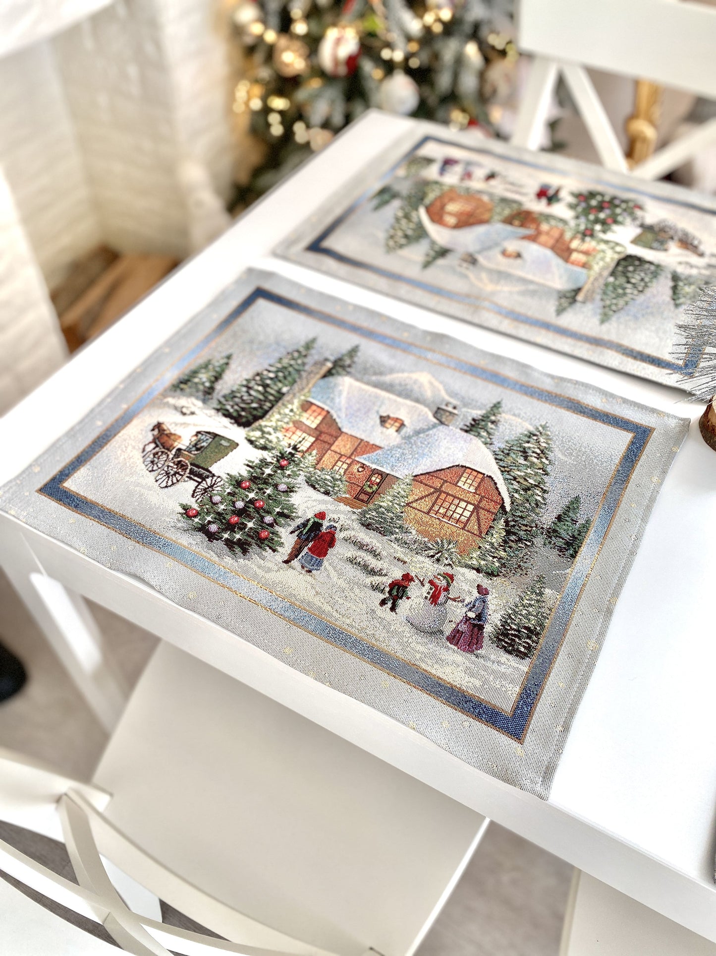 Christmas Placemat «Christmas in Highlands» with golden thread
