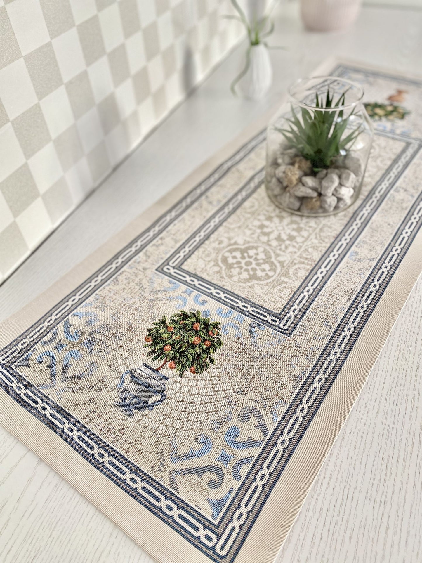 Tapestry table runner «Oliva»