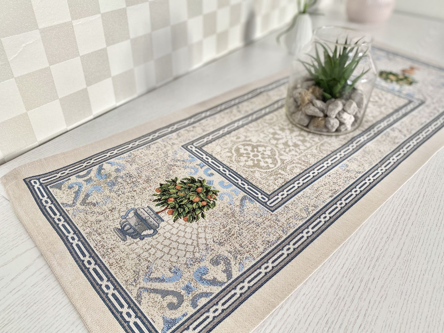 Tapestry table runner «Oliva»