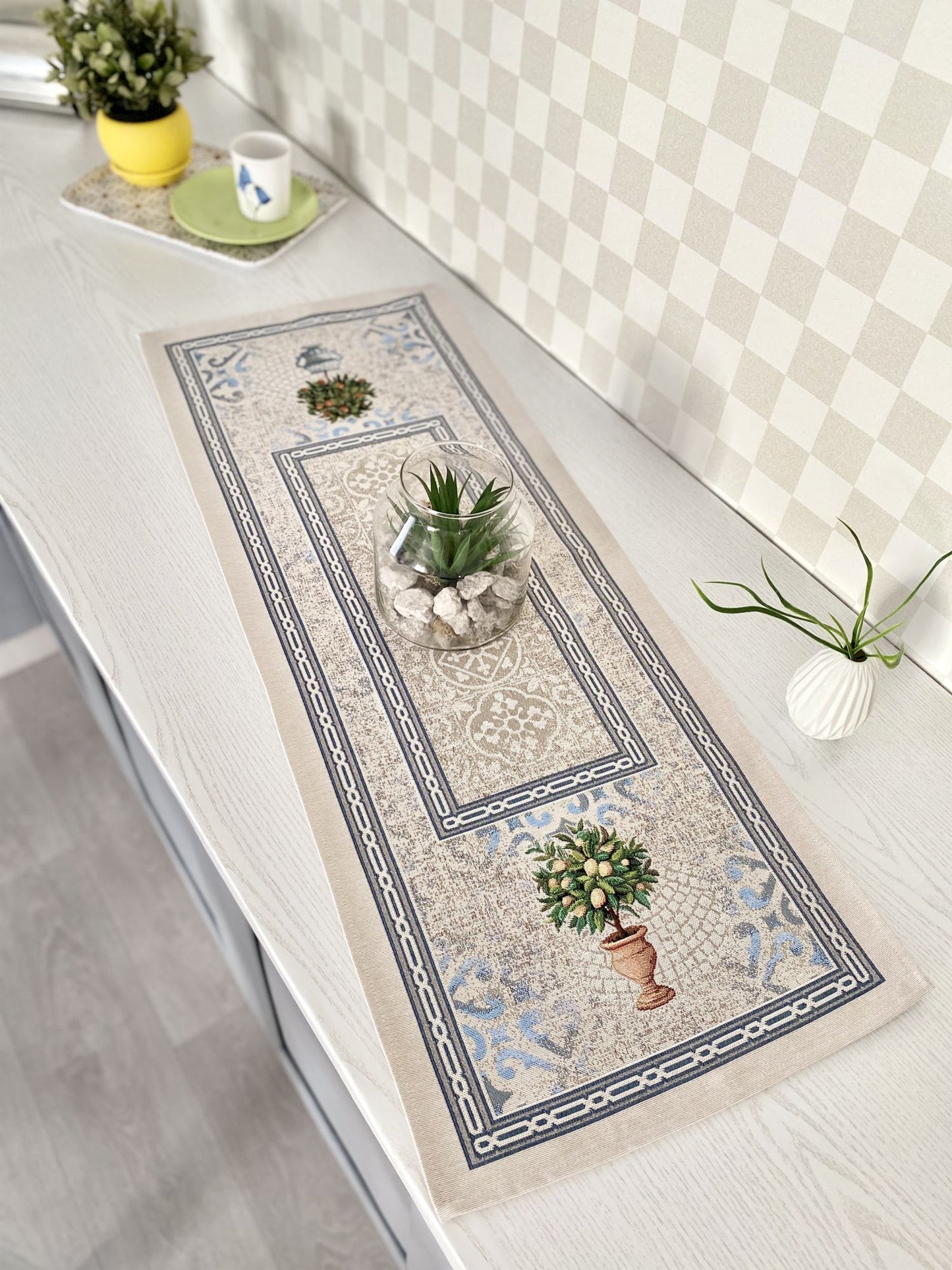 Tapestry table runner «Oliva»
