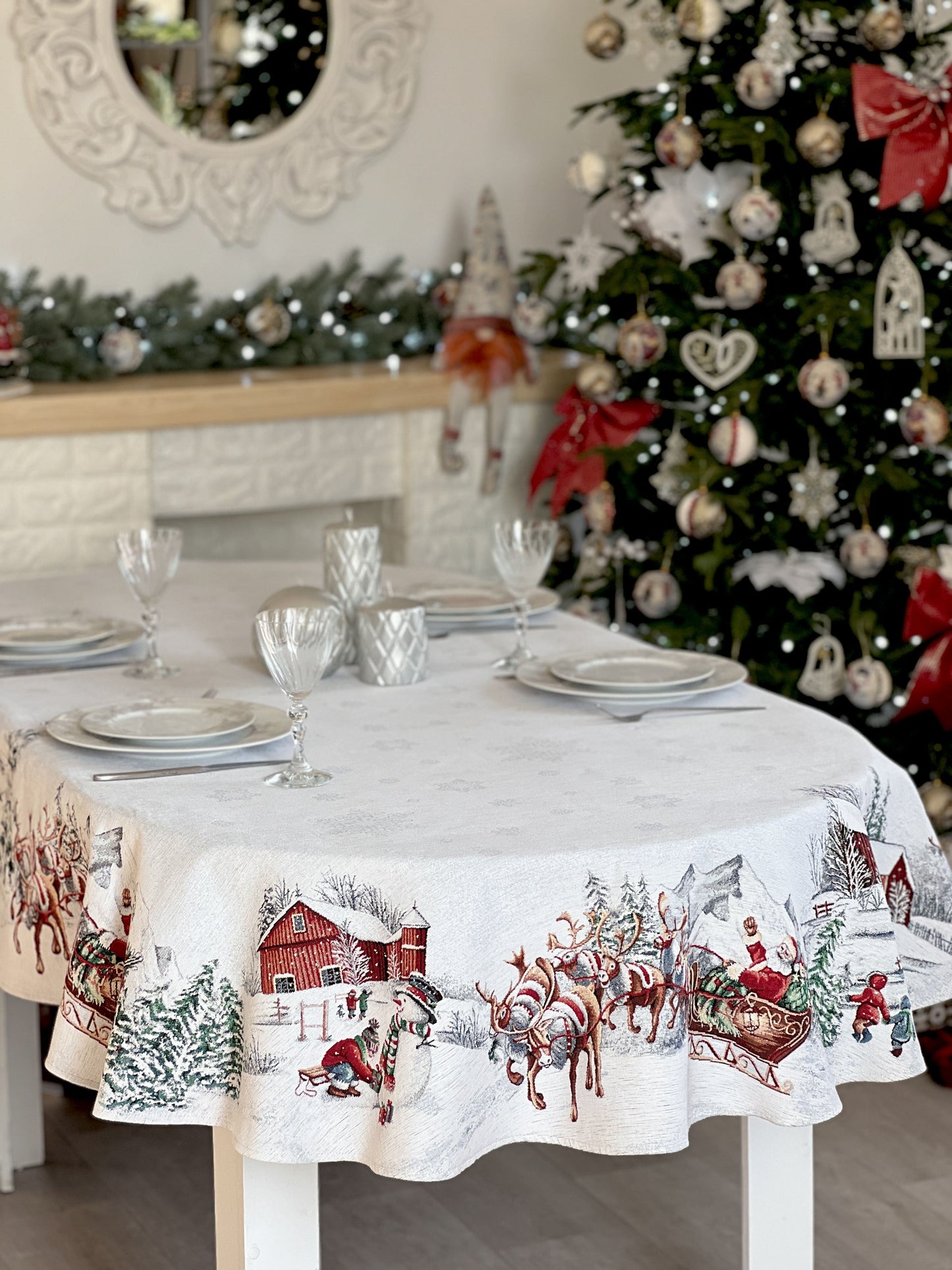 Christmas tapestry oval tablecloth «Santa is coming» With microfibre & silver lurex