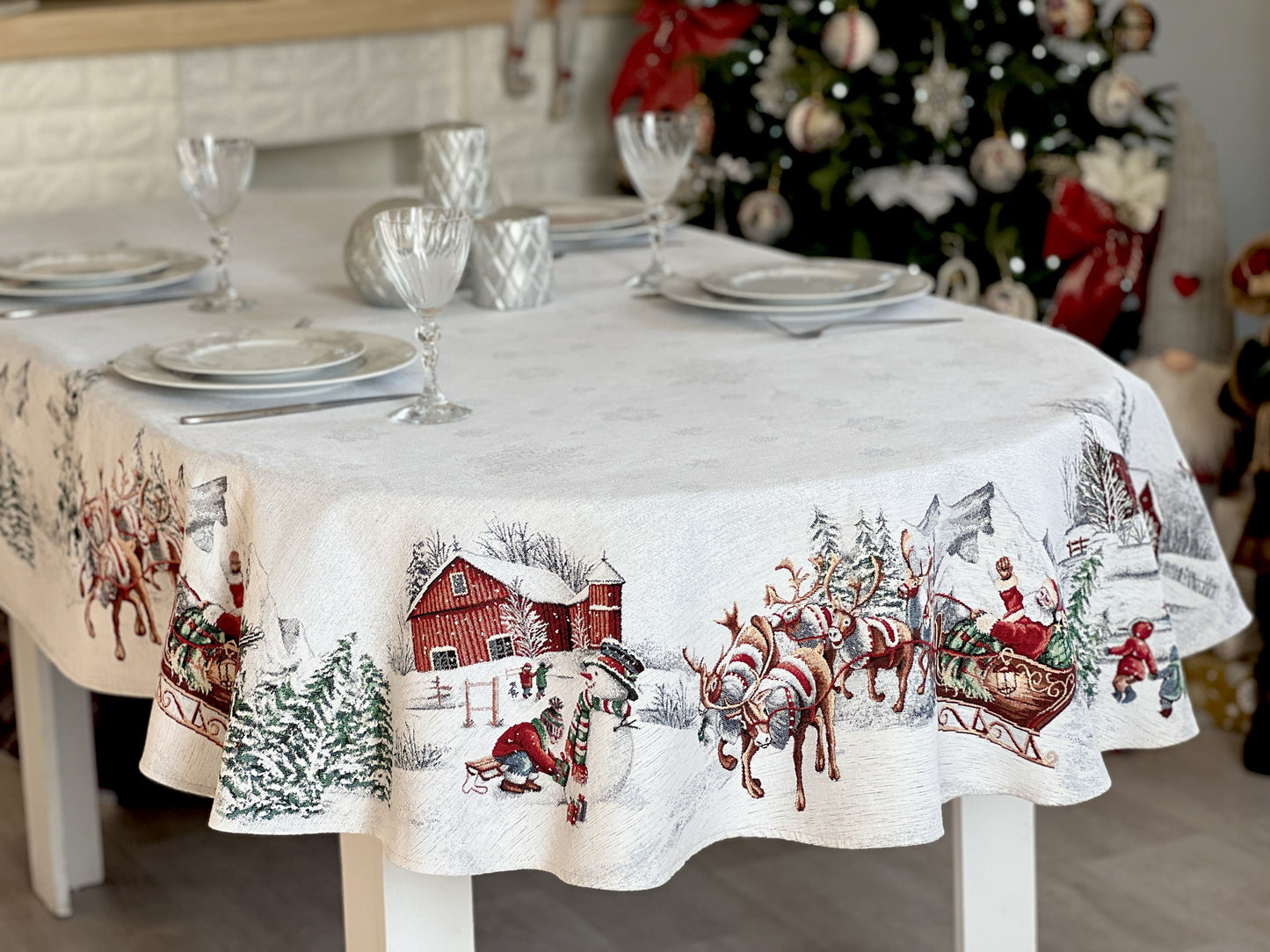Christmas tapestry oval tablecloth «Santa is coming» With microfibre & silver lurex