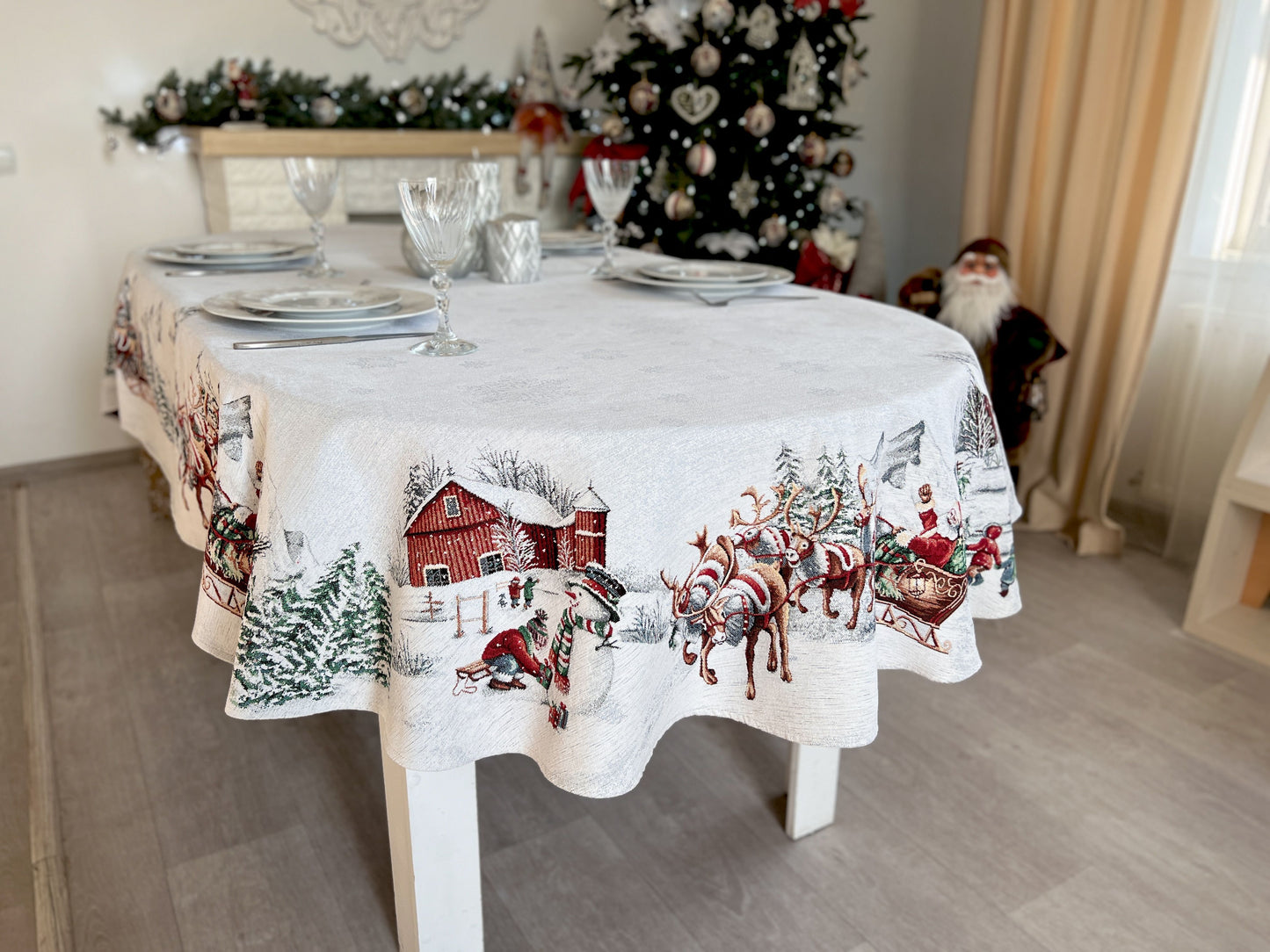 Christmas tapestry oval tablecloth «Santa is coming» With microfibre & silver lurex