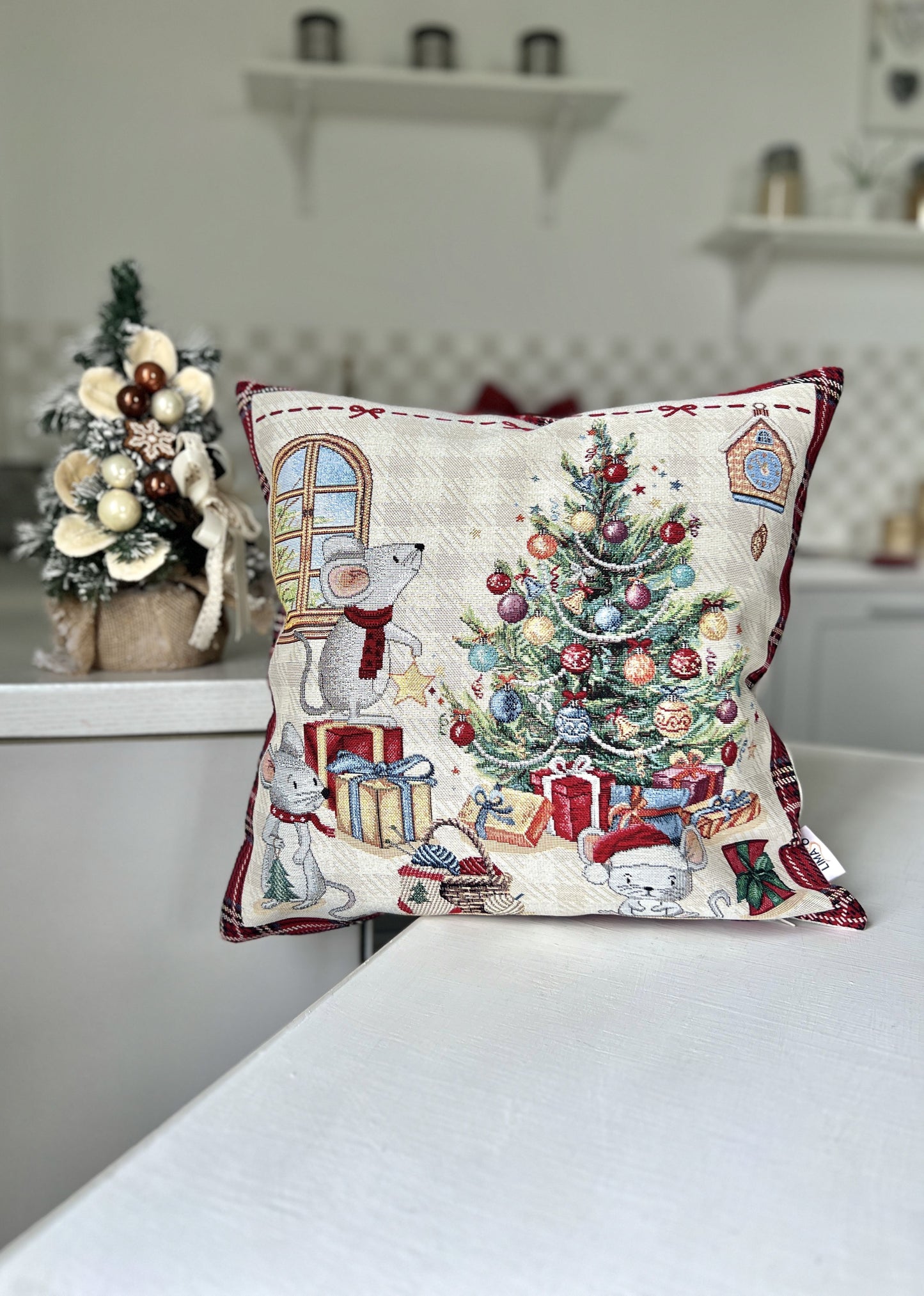 Christmas tapestry cushion cover «Xmas preparations» with silver thread