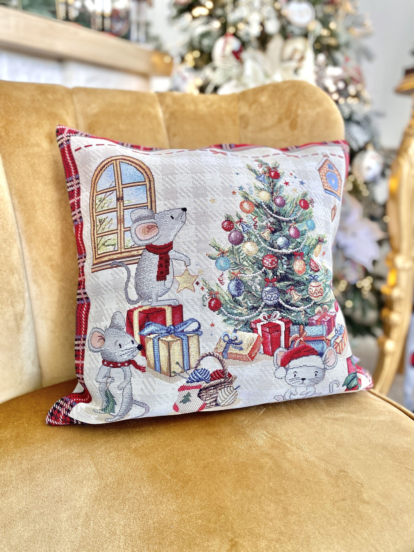Christmas tapestry cushion cover «Xmas preparations» with silver thread