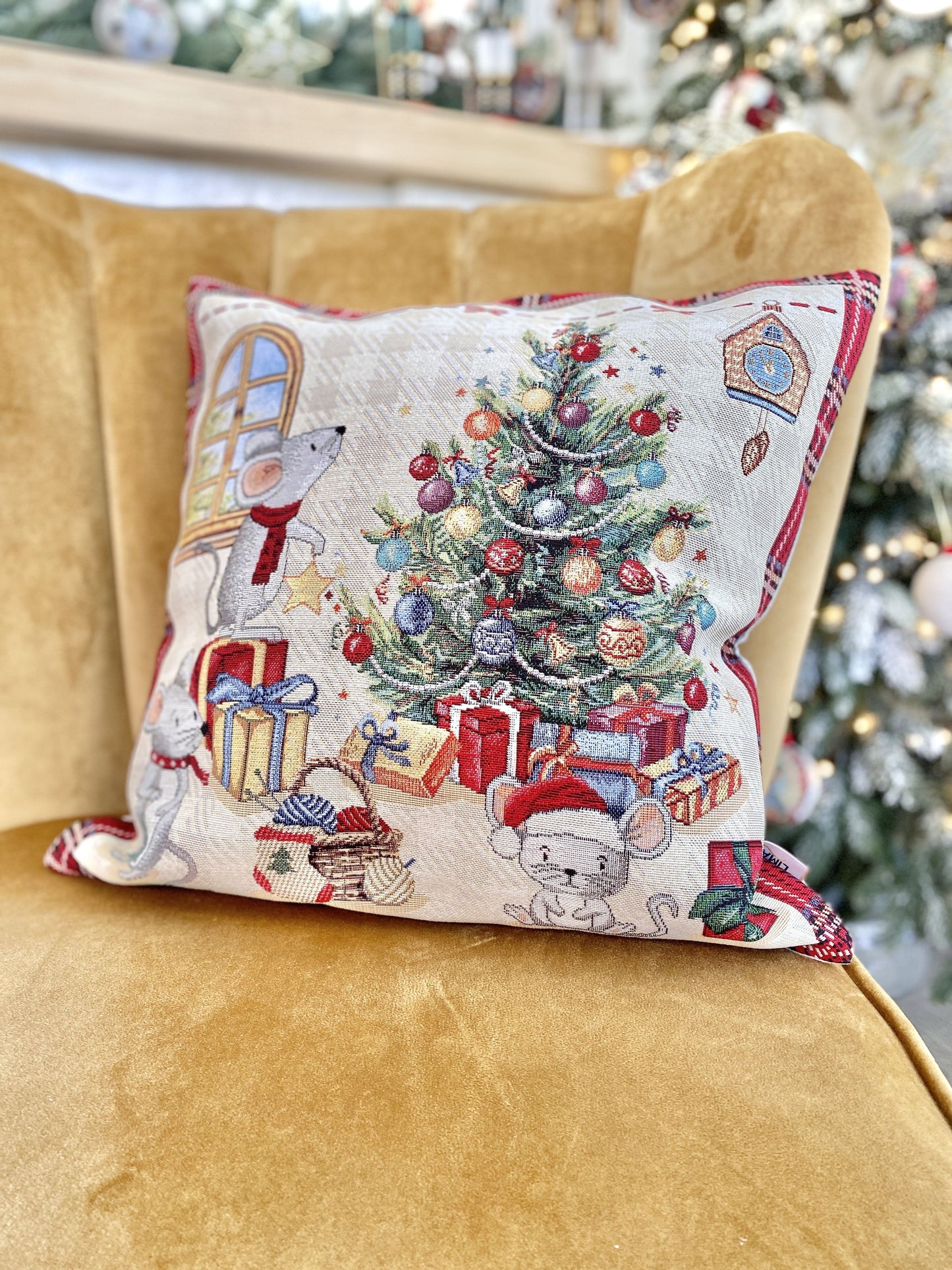 Christmas tapestry cushion cover «Xmas preparations» with silver thread