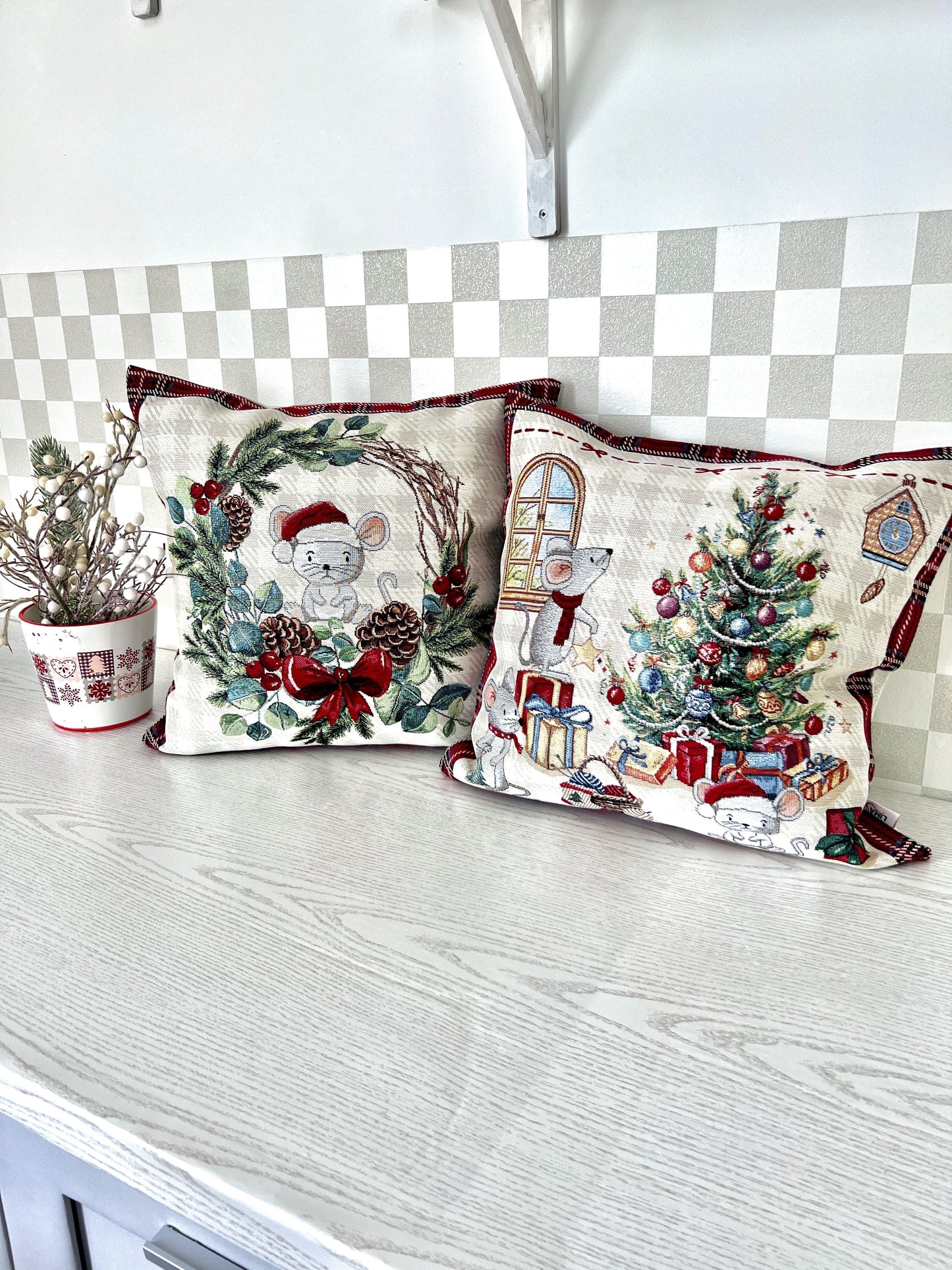 Christmas tapestry cushion cover «Xmas preparations» with silver thread