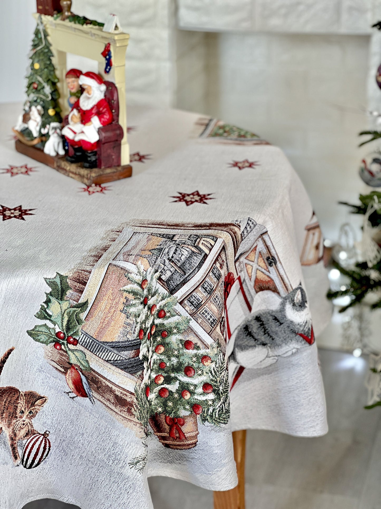 Oval Christmas tapestry tablecloth «Christmas kittens» With microfibre & silver lurex Limaso Textile