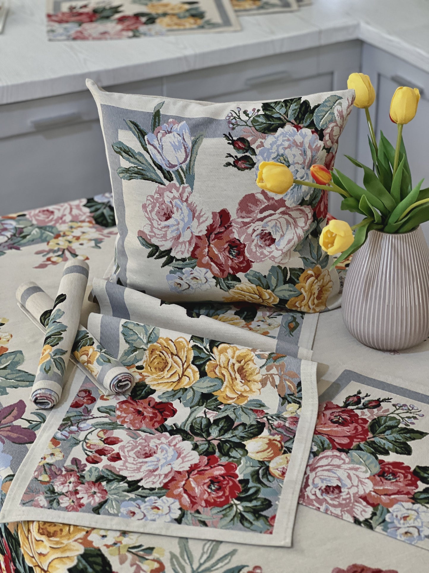 Tapestry table runner «Tanzanita»