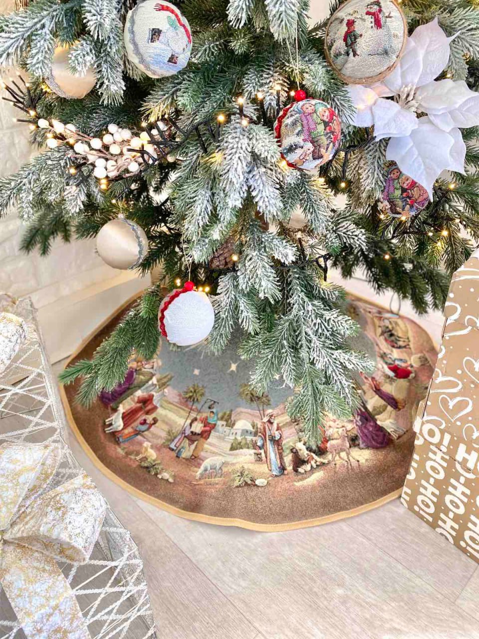 Christmas tree skirt «Nativity scene» with golden thread Limaso Textile