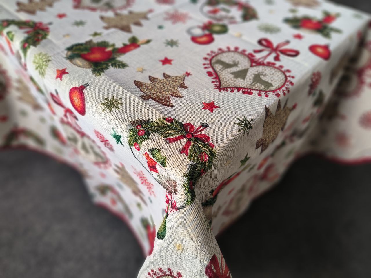 Christmas tapestry Tablecloth "Festive Dinner"