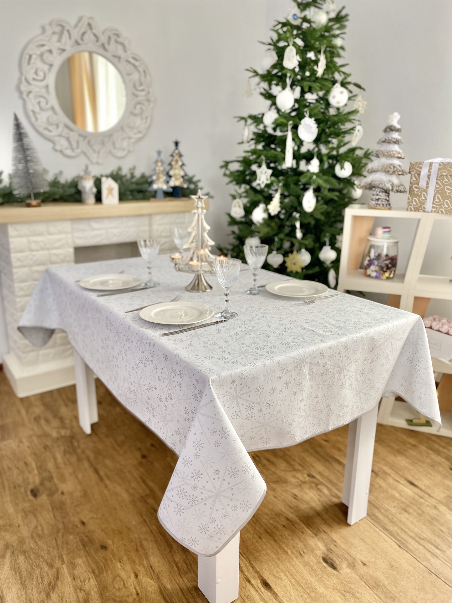 Christmas Tablecloth Double-sided with Teflon coating "Snowflake" (silver lurex)