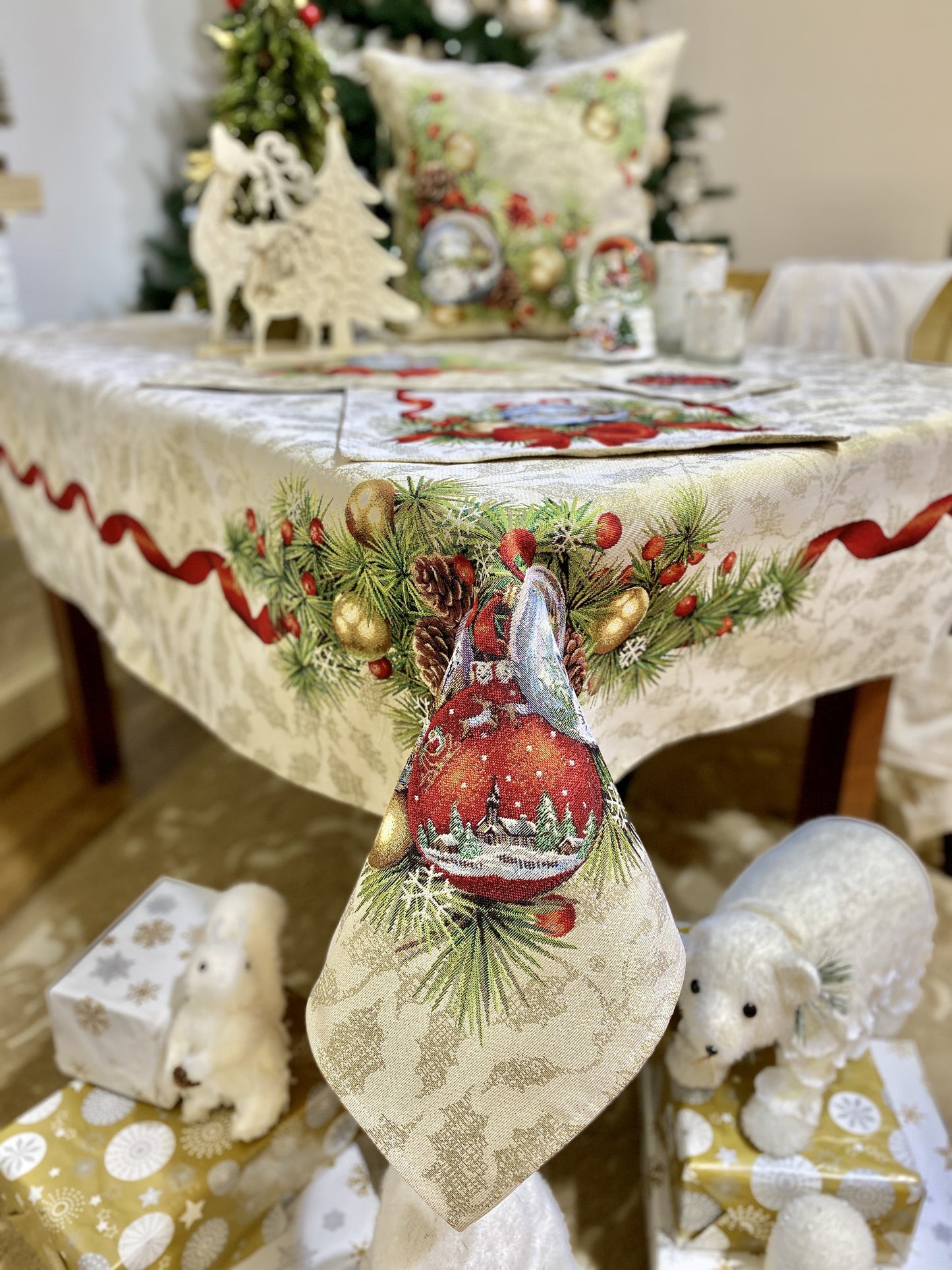 Christmas tapestry Tablecloth "Generous evening" with golden thread