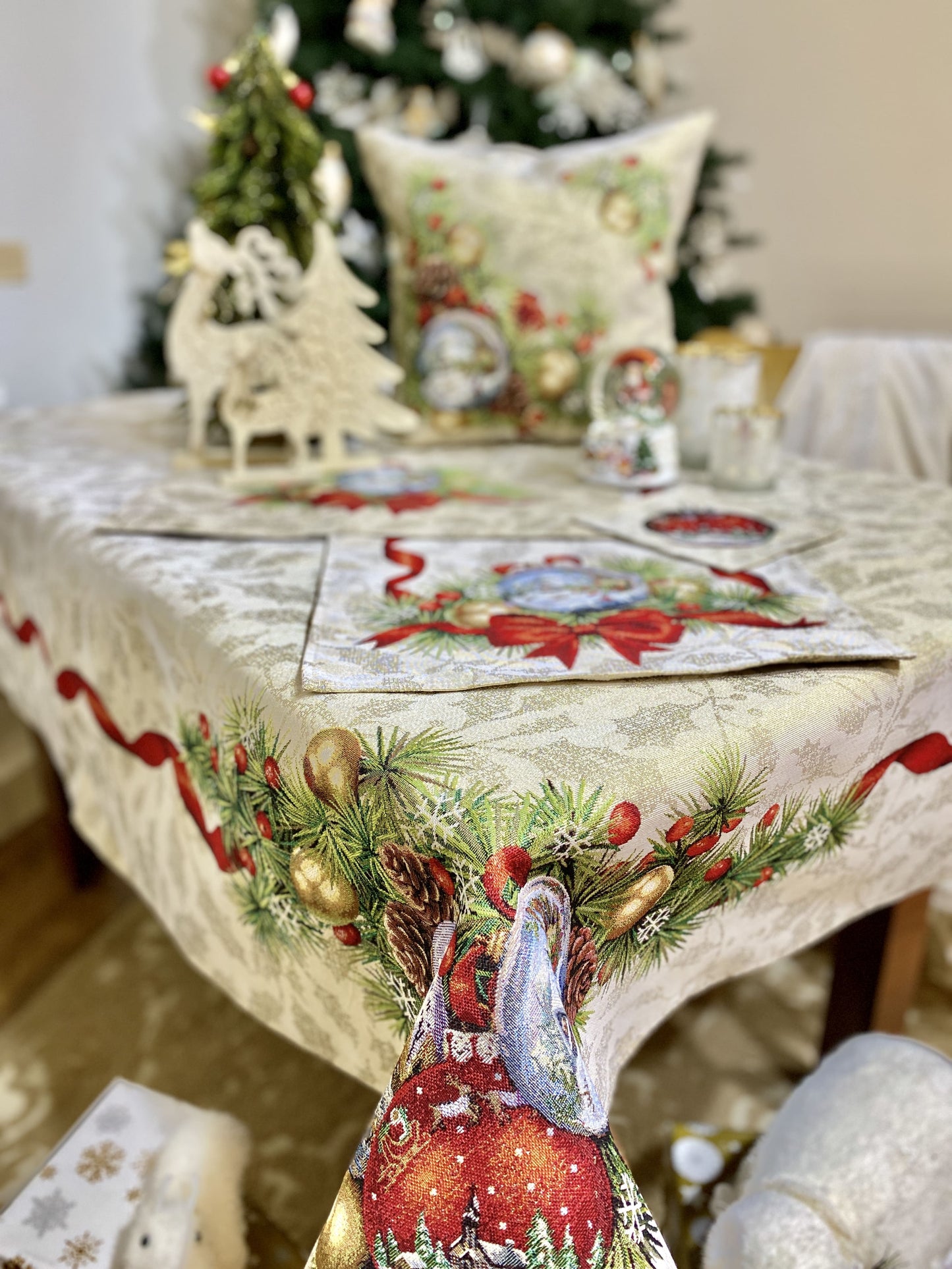 Buy Christmas tapestry Tablecloth "Generous evening" with golden thread UK Textil4Family