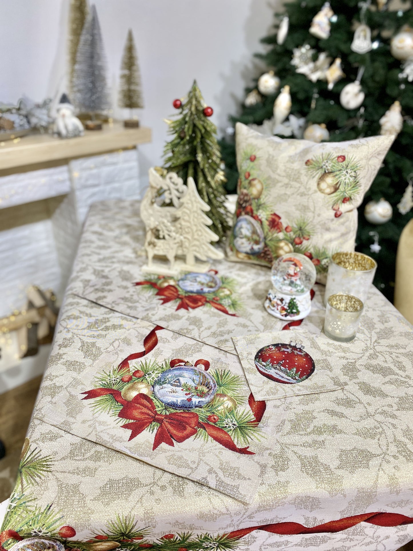 Buy Christmas tapestry Tablecloth "Generous evening" with golden thread UK Textil4Family