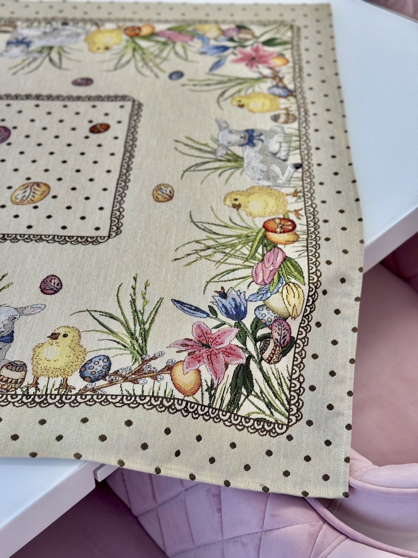 Easter tapestry tablecloth «Easter chick»