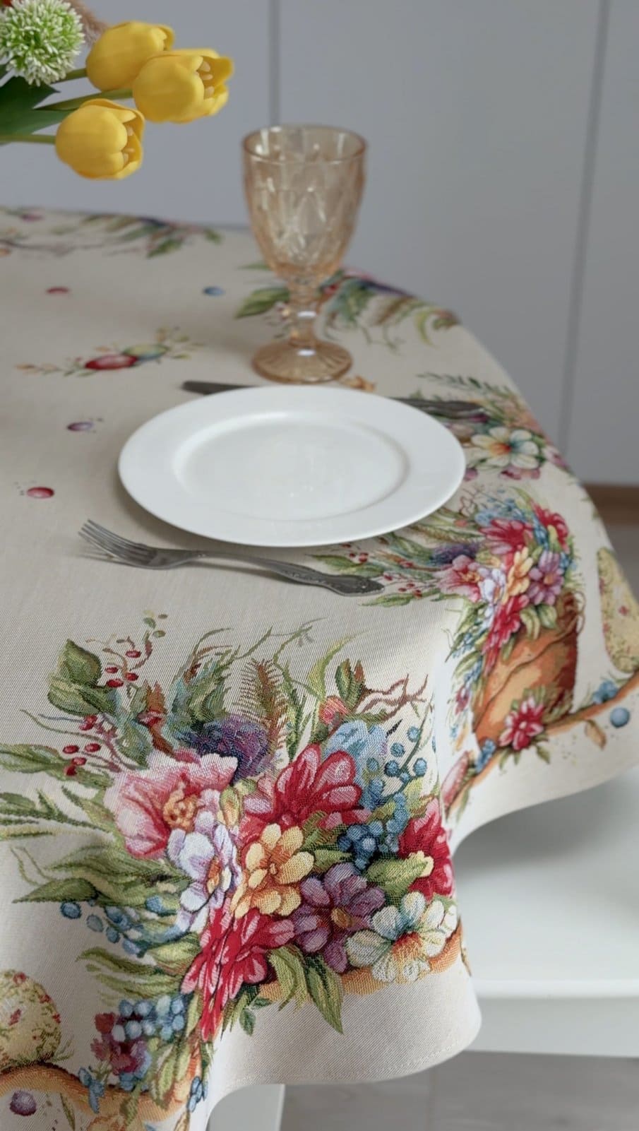 Easter Round Tablecloth «Damira» - Premium Tapestry with golden lurex - Textile4Family