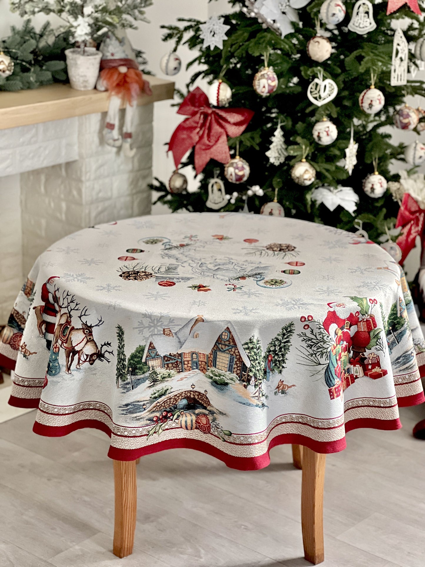 Round Christmas tablecloth «Frosty» with silver thread