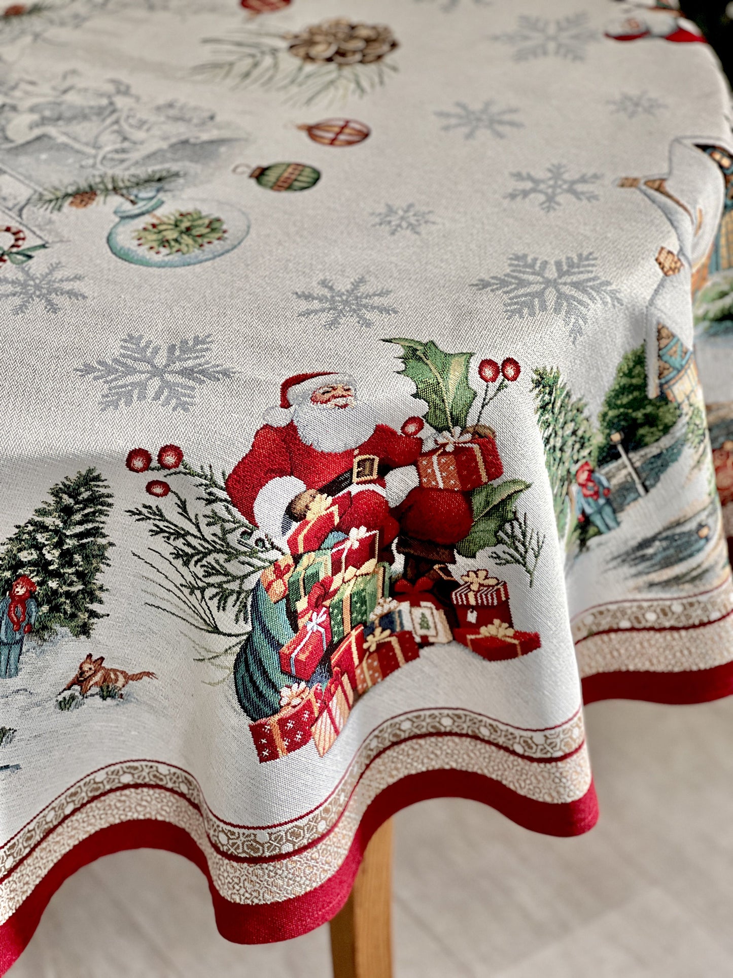 Round Christmas tablecloth «Frosty» with silver thread