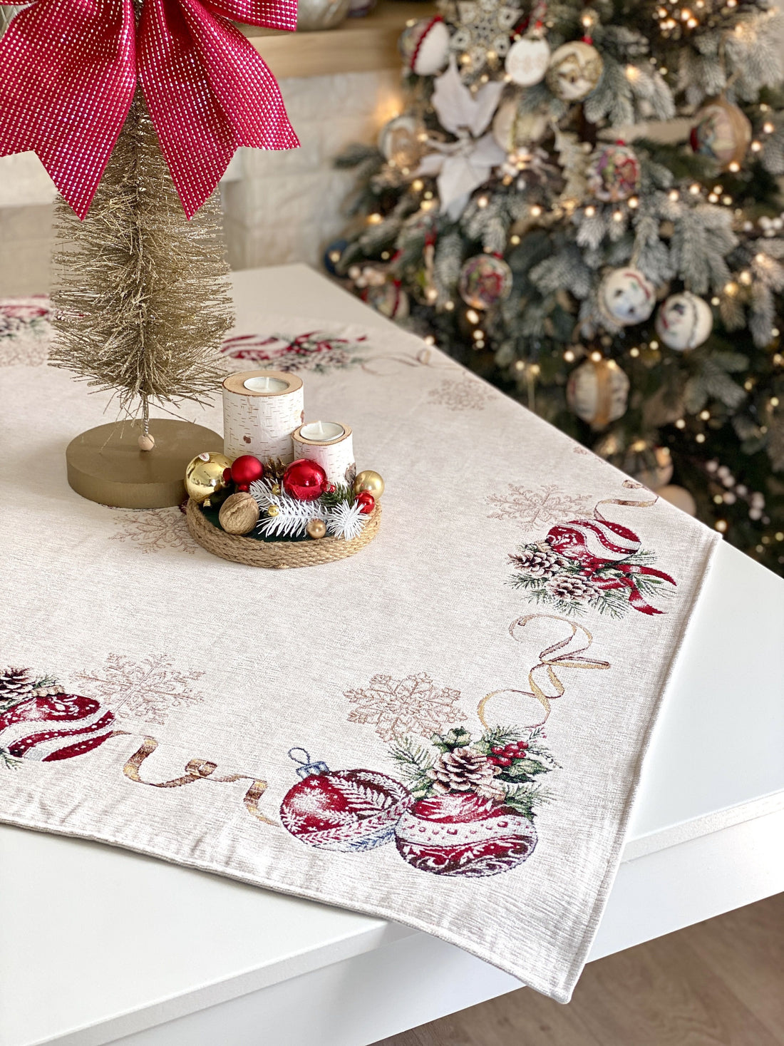 Christmas Tablecloth «Golden Noel Collection» with Microfibre &amp; Golden lurex - Premium Gobelin - Textile4Family