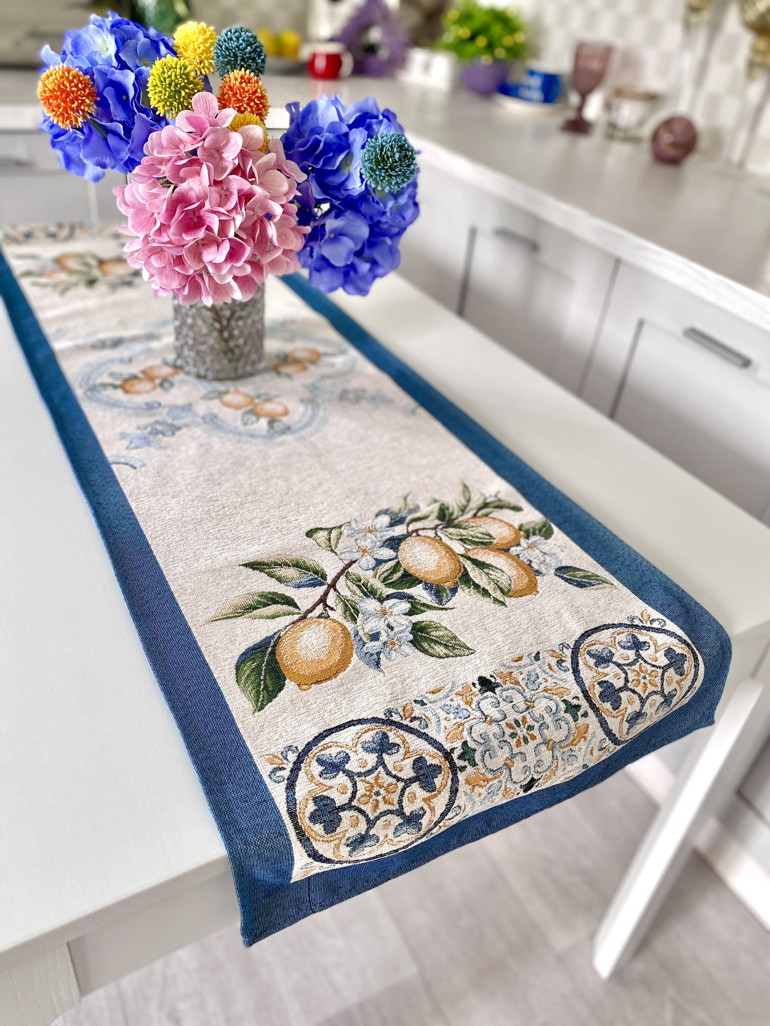 Tapestry table runner "Lemon Majolica" with microfibre - Textile4Family