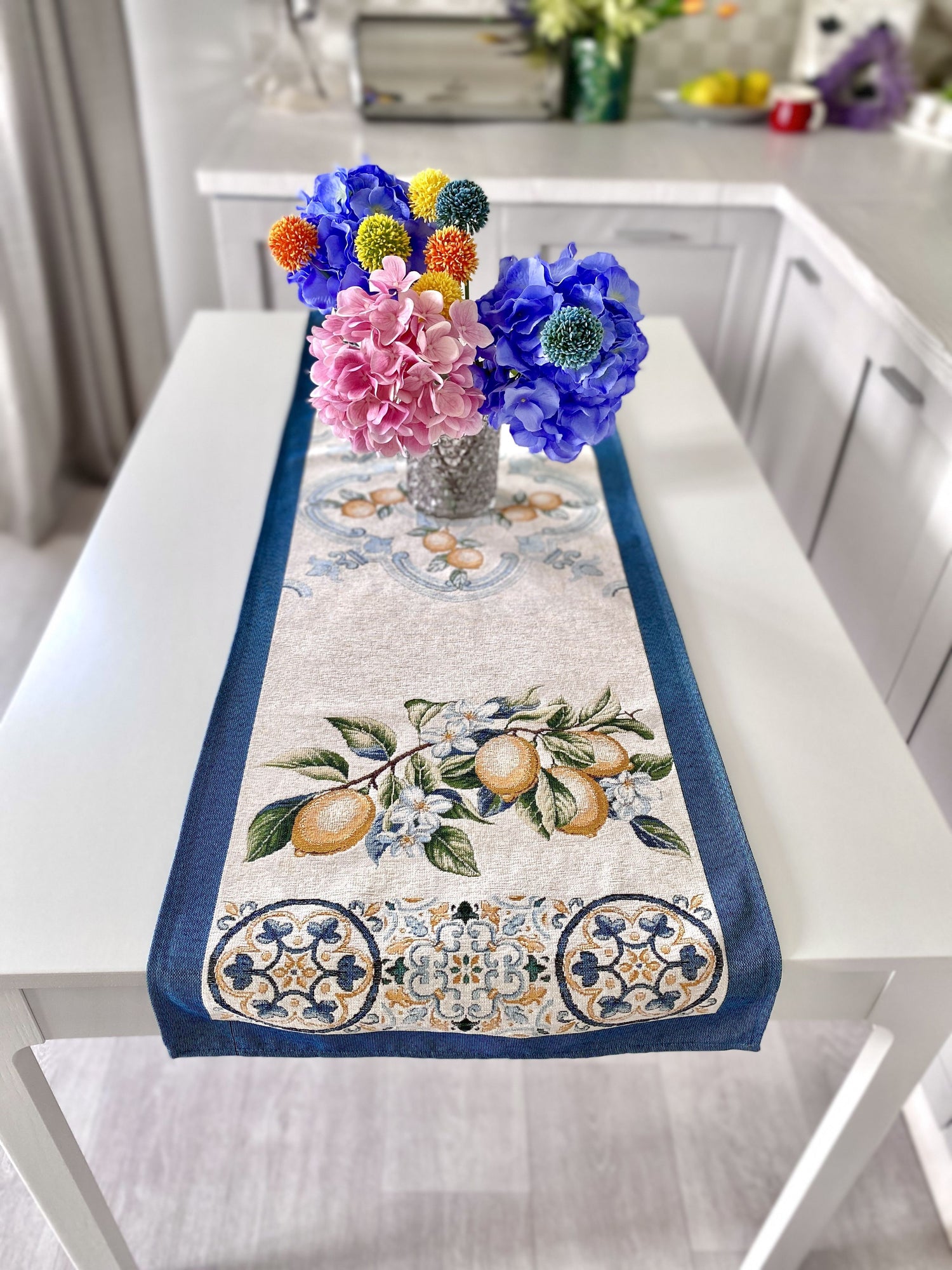 Tapestry table runner "Lemon Majolica" with microfibre - Textile4Family