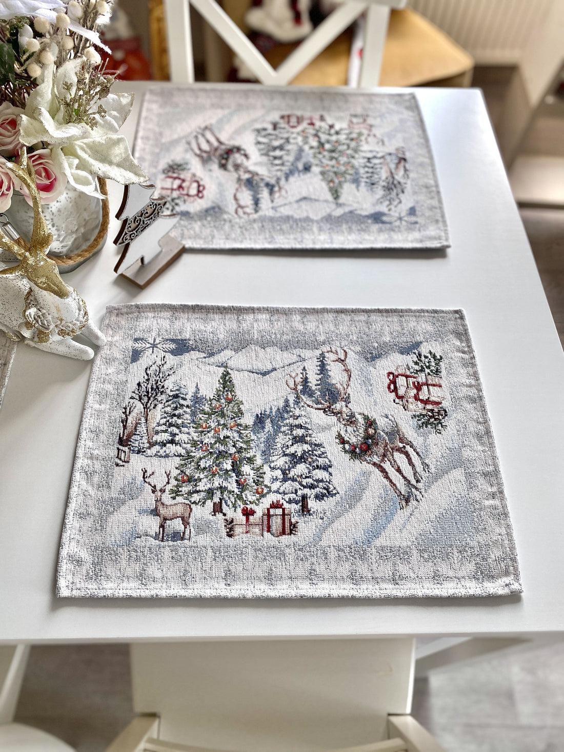 Christmas Placemat set «Snowy Cabin Charm» with Microfibre - Premium Gobelin - Textile4Family