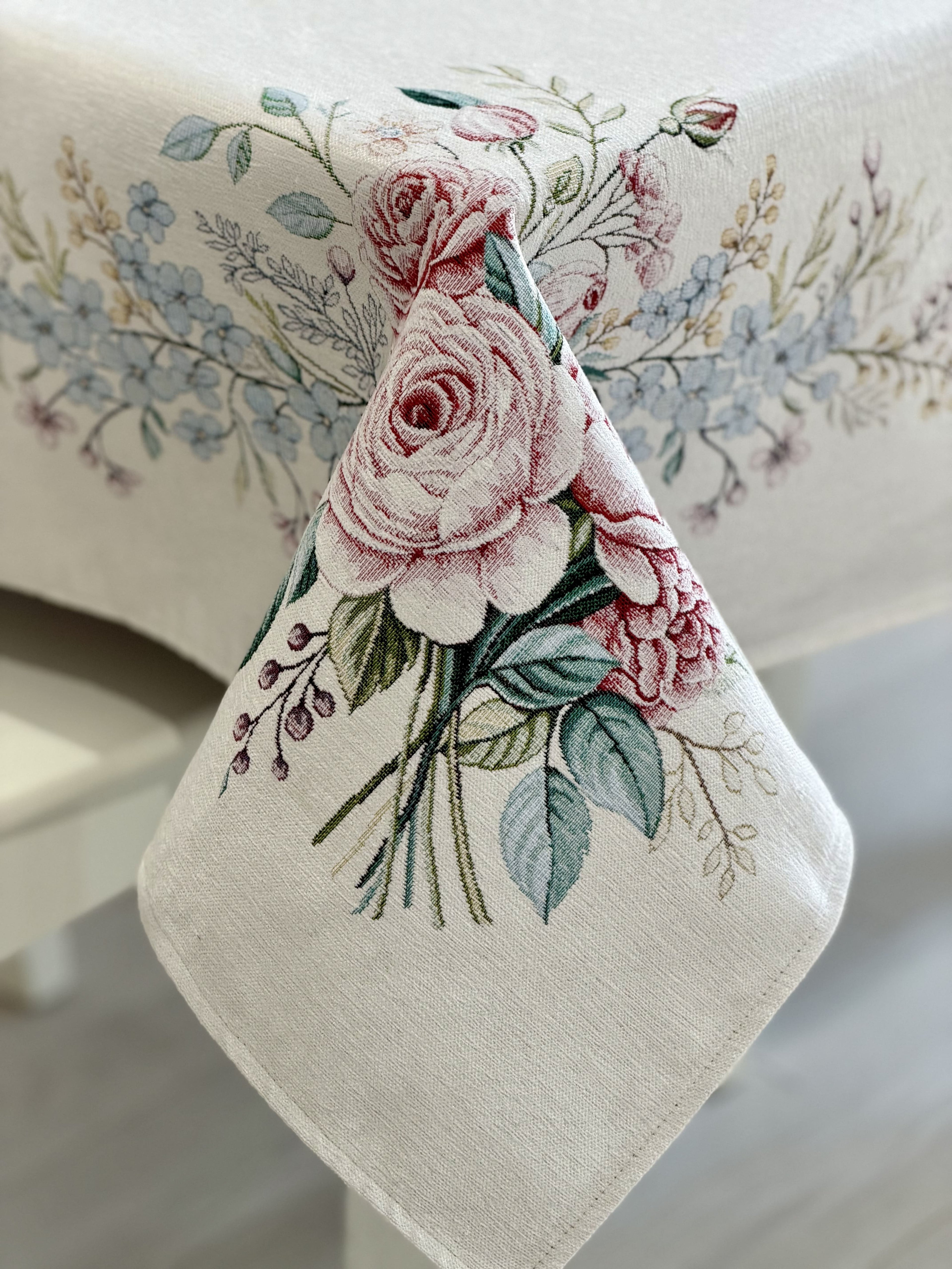Rectangular tablecloth «Rose» - Premium Tapestry with Microfibre - Textile4Family