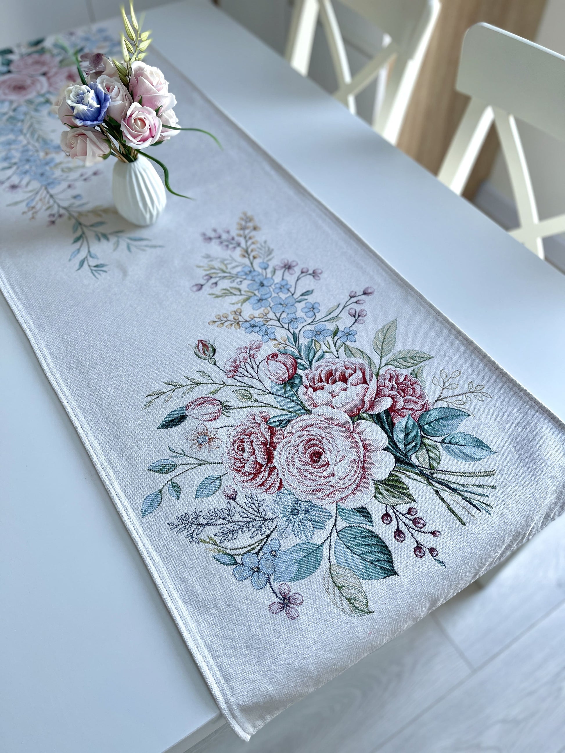 Table Runner «Rose» - Premium Tapestry with Microfibre - Textile4Family