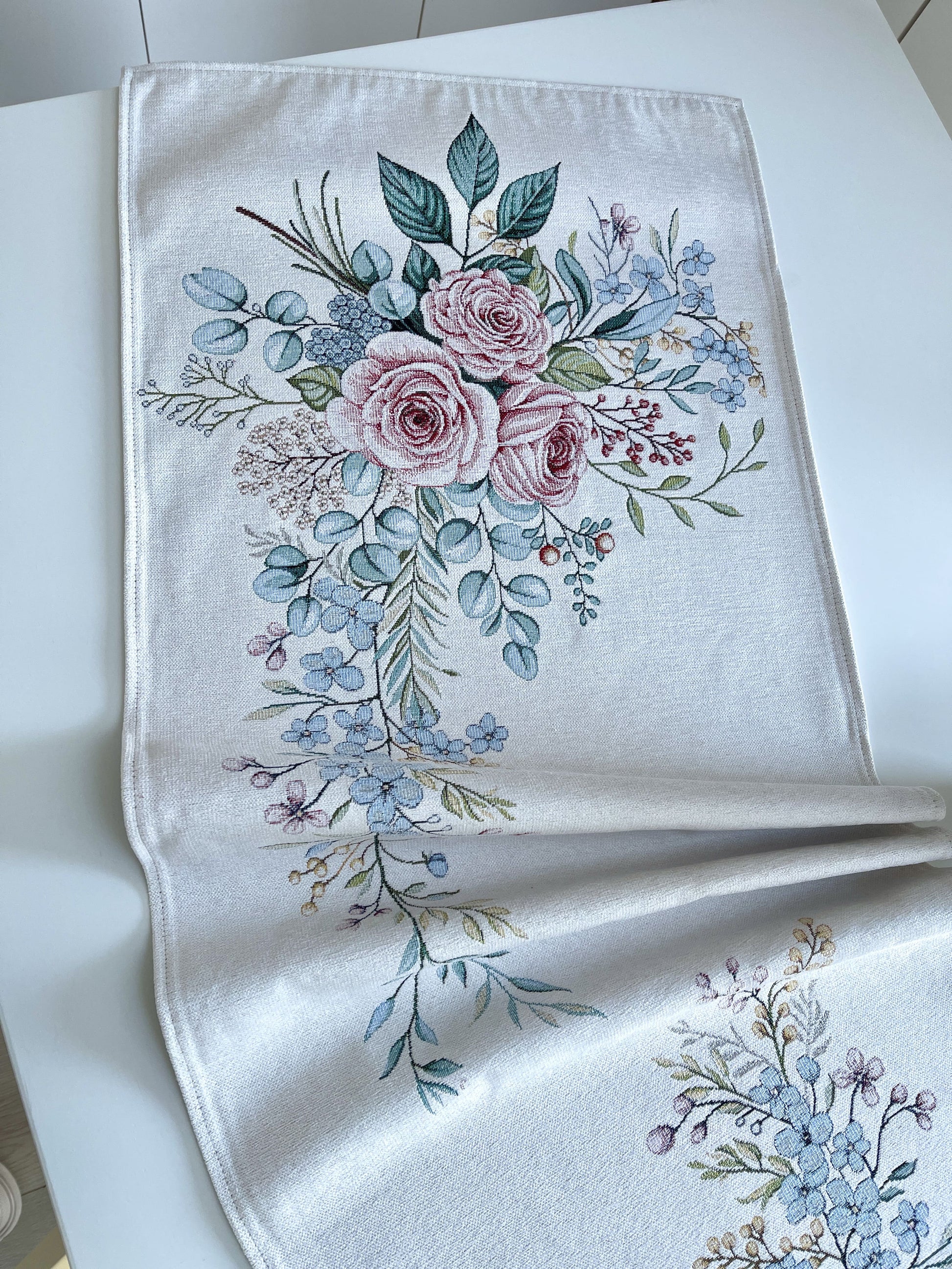 Table Runner «Rose» - Premium Tapestry with Microfibre - Textile4Family