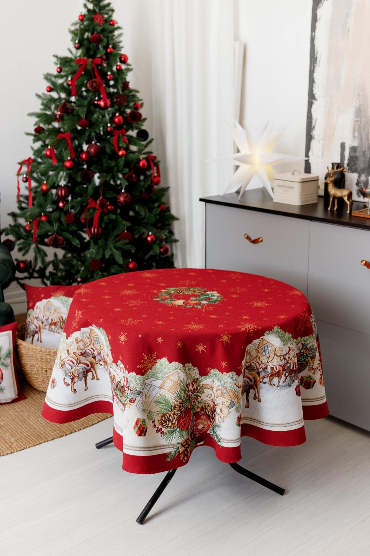 Christmas Round Tablecloth «Present» with Golden Lurex - Premium Gobelin - Textile4Family