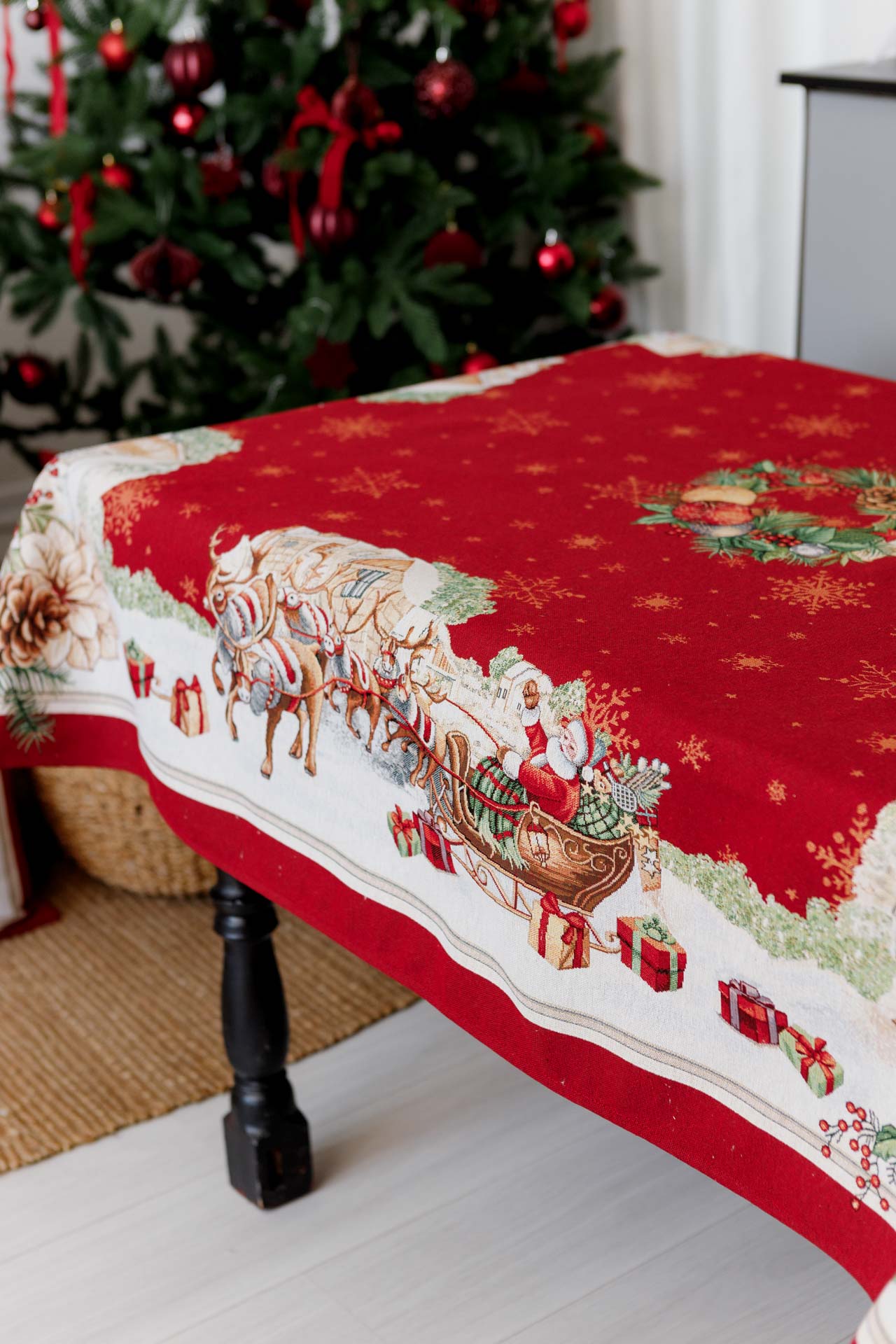 Christmas Tablecloth «Present» with Golden Lurex - Premium Gobelin - Textile4Family