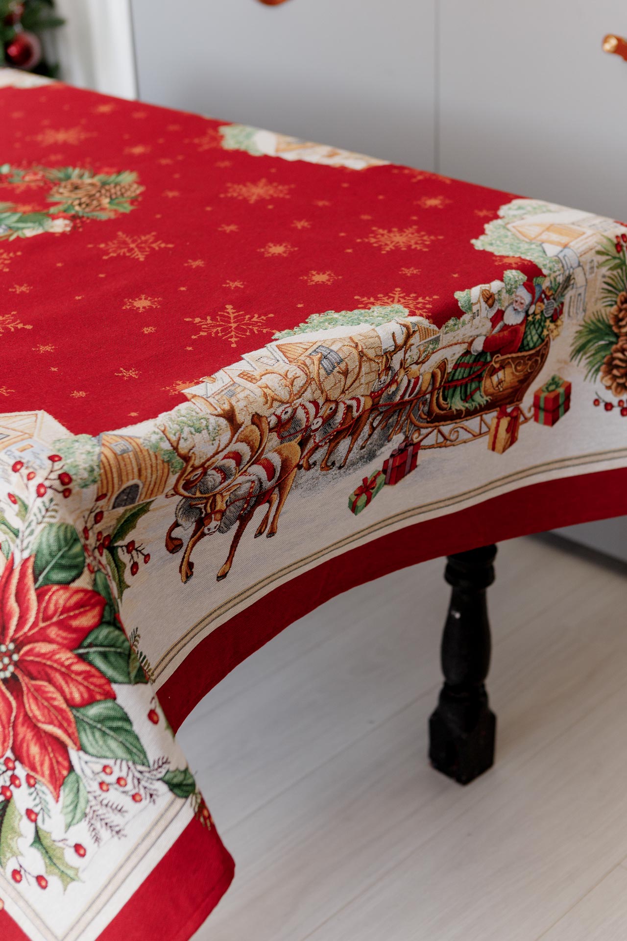 Christmas Tablecloth «Present» with Golden Lurex - Premium Gobelin - Textile4Family