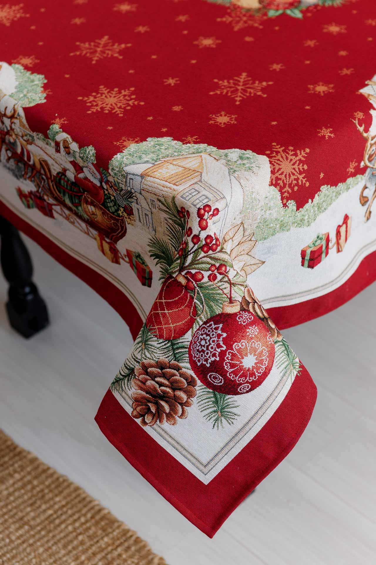Christmas Tablecloth «Present» with Golden Lurex - Premium Gobelin - Textile4Family
