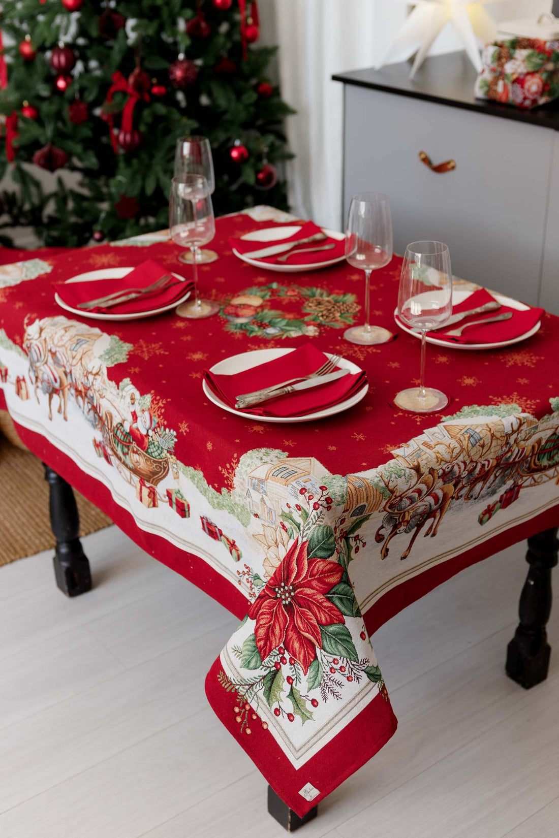 Christmas Tablecloth «Present» with Golden Lurex - Premium Gobelin - Textile4Family
