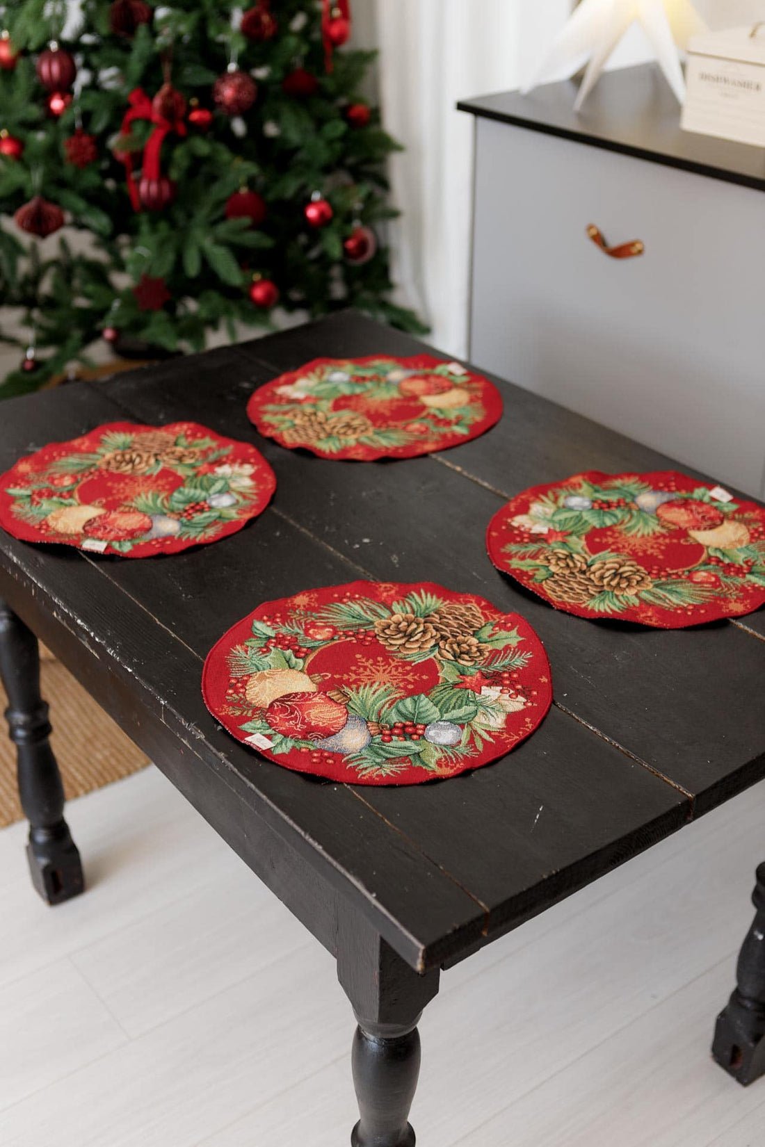 Christmas Round Placemat set «Present» with Golden Lurex Ø35cm (14in) - Premium Gobelin - Textile4Family