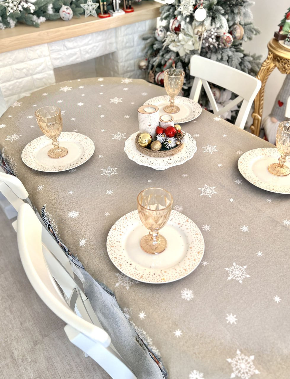 Oval Christmas tapestry tablecloth Winter Day Magic without lurex Textile4Family