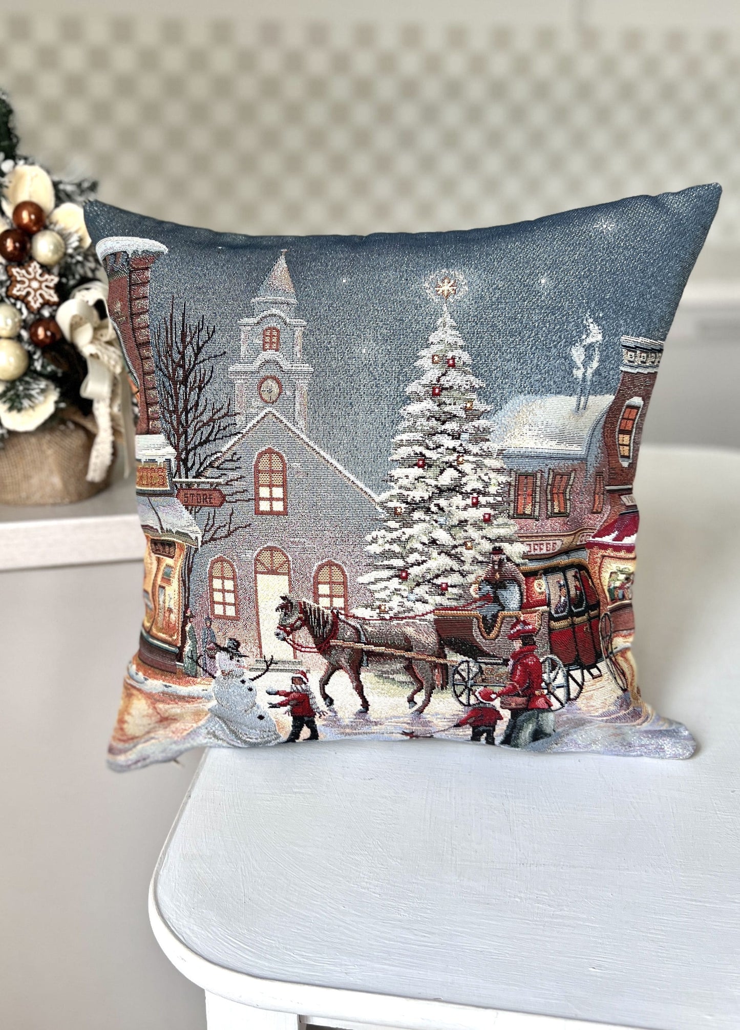 Christmas tapestry cushion cover «Holiday city» with silver thread