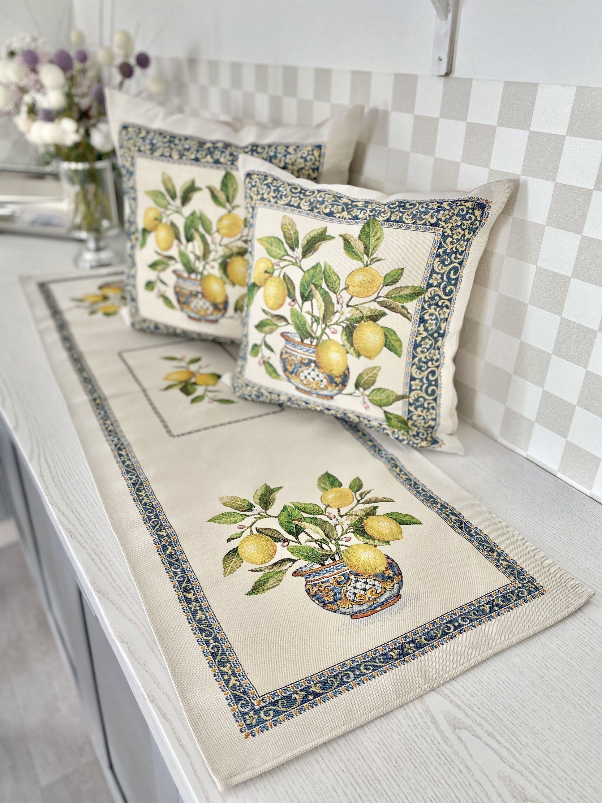 Tapestry table runner «Lemons»