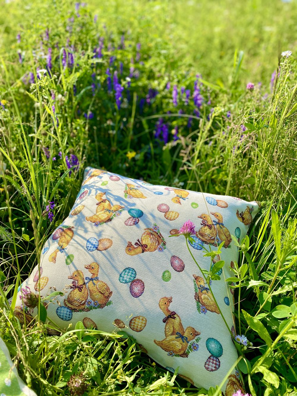 Easter tapestry cushion cover «Easter Ducks»