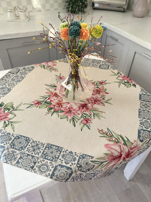 Tapestry tablecloth «Lilies»