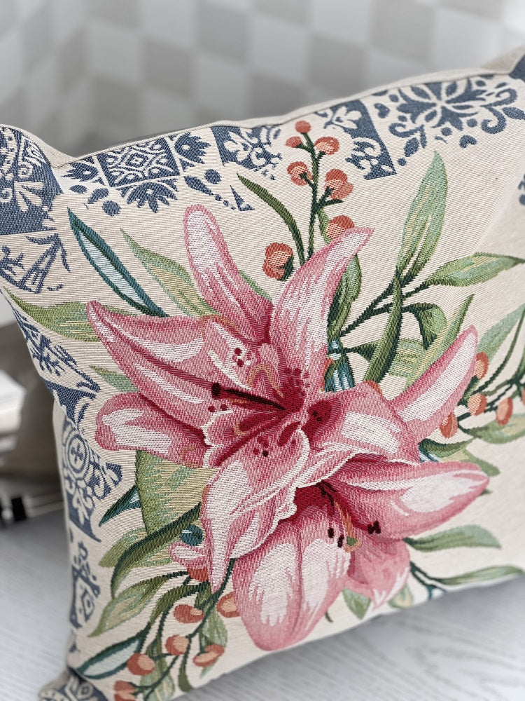 Tapestry cushion cover «Lilies»