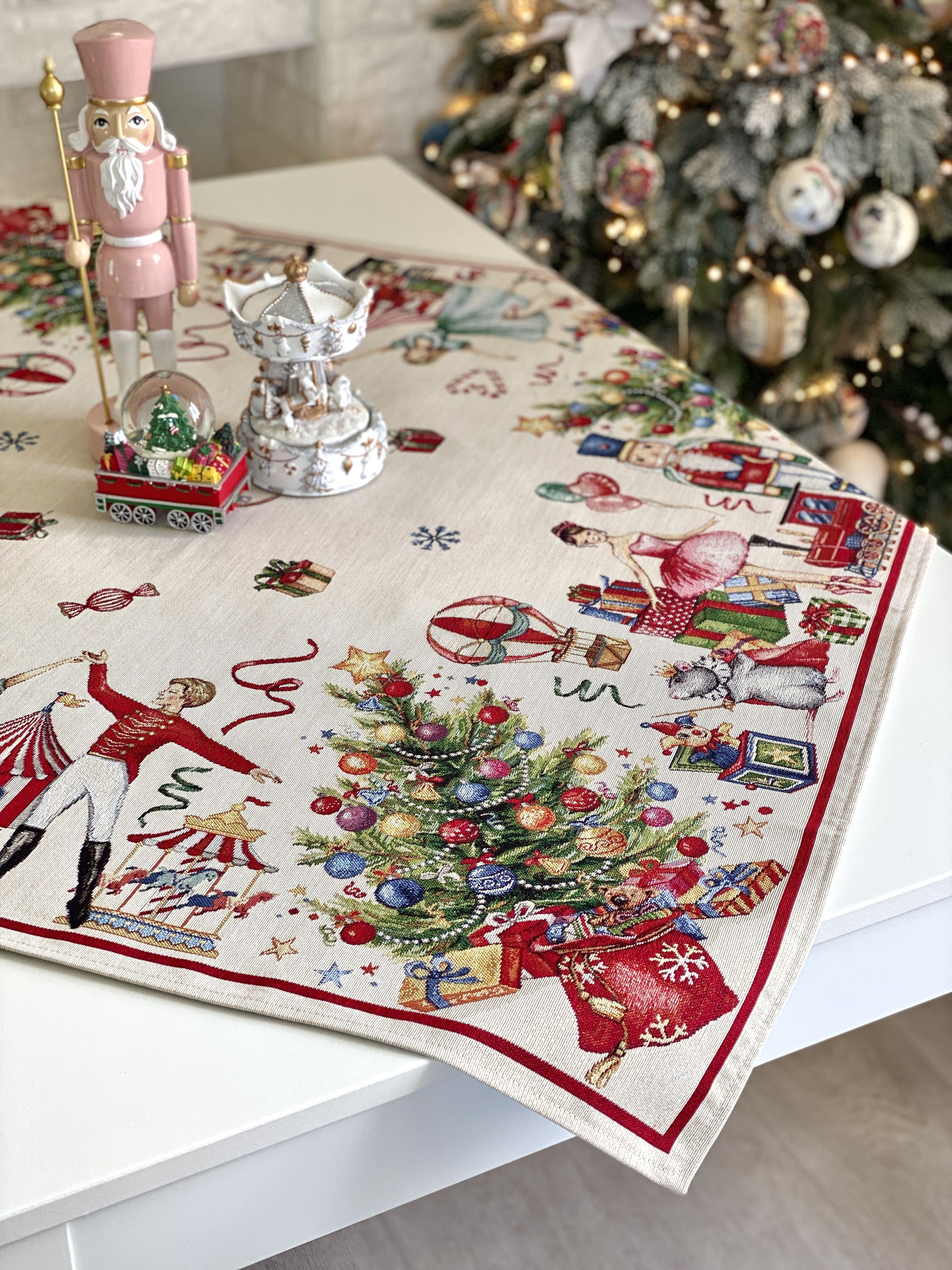 Christmas Tablecloth «Nutcracker soldier» with Golden Lurex - Premium Gobelin - Textile4Family