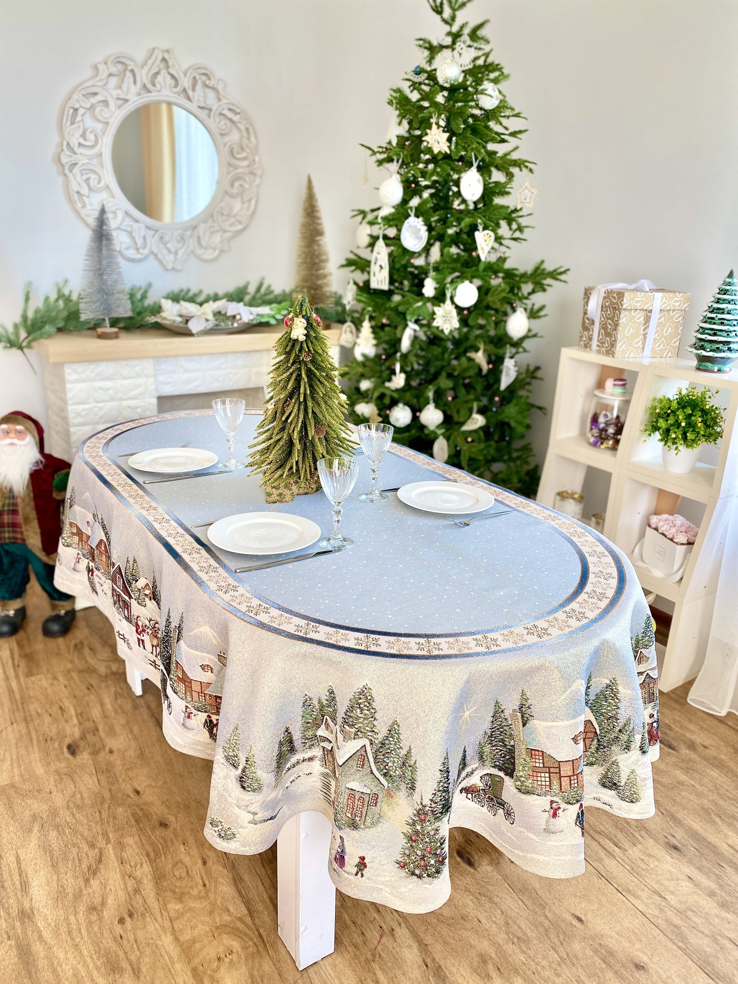 Oval Christmas tapestry tablecloth «Christmas in Highlands» with golden thread