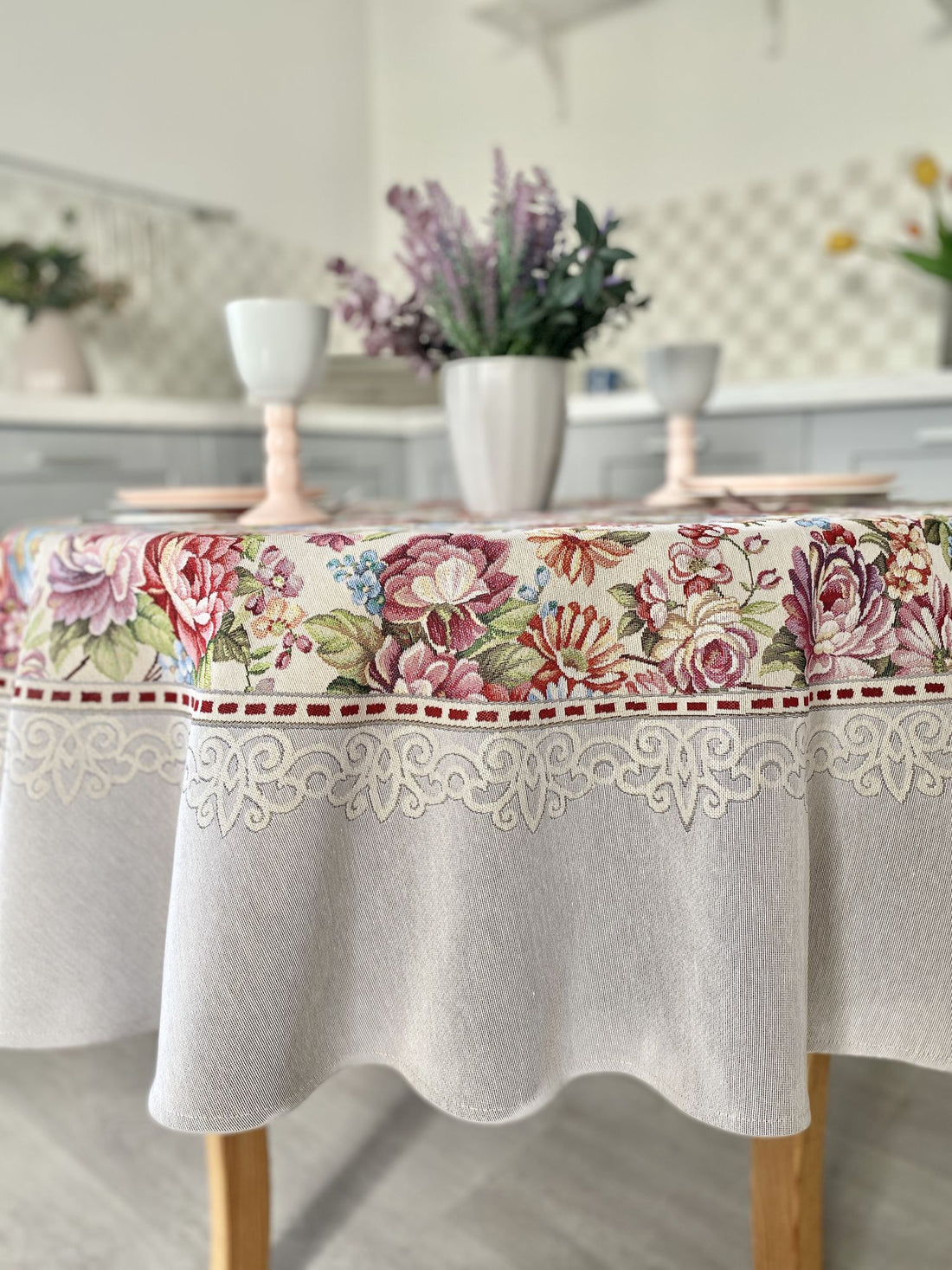 Round Tapestry Tablecloth «Roses» Limaso Textile