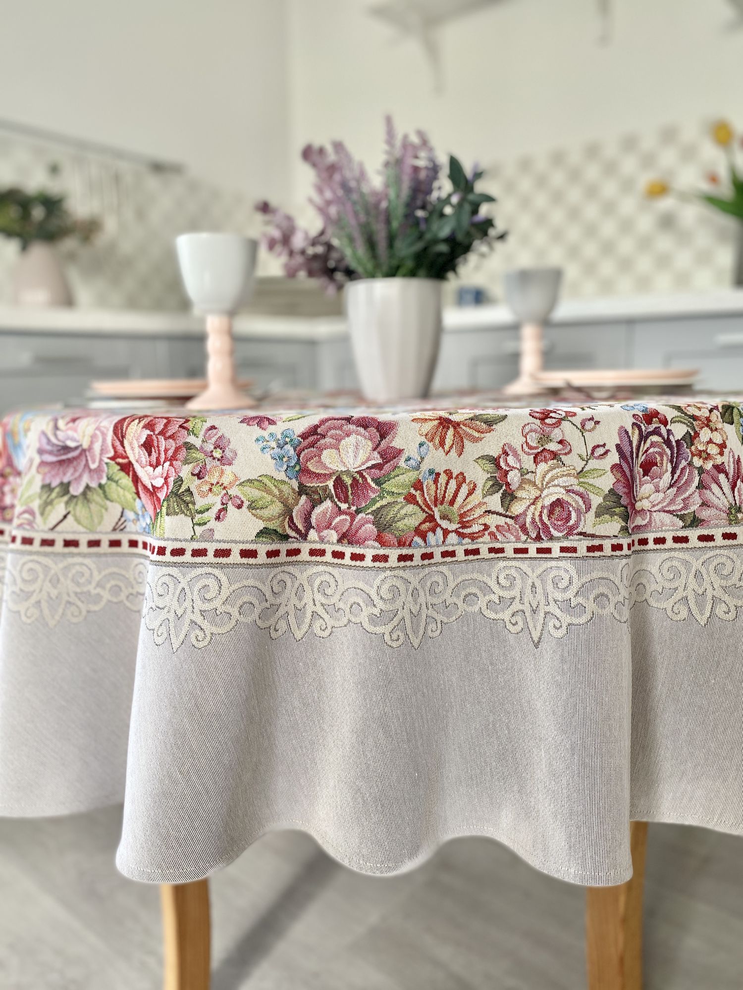 Round Tapestry Tablecloth «Roses» Limaso Textile